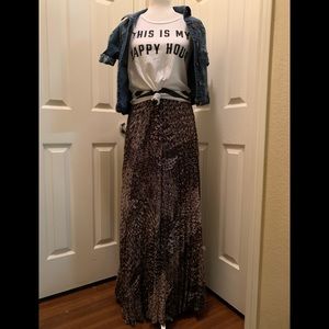 Pleated skirt with elastic waist